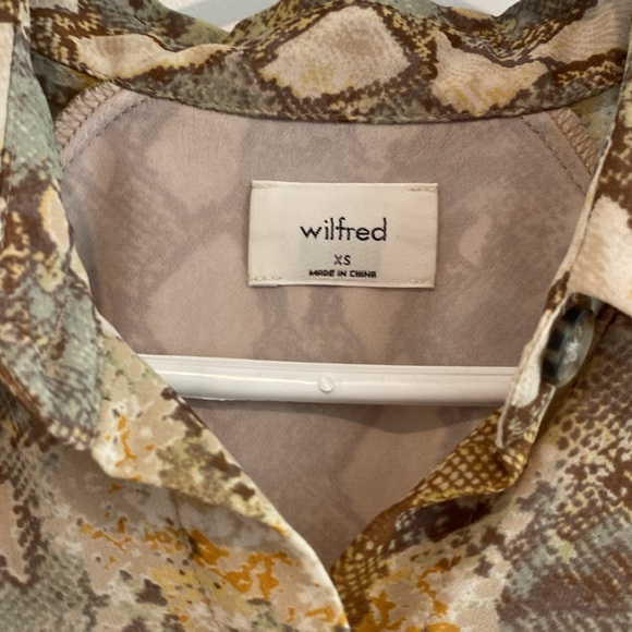 Light spring cropped shirt from Aritzia - Picture 2 of 3